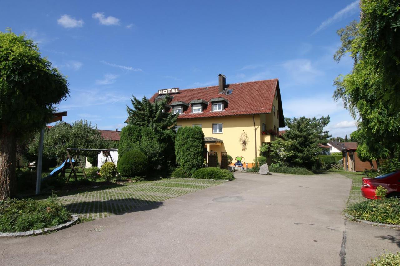 Hotel-Restaurant Und Gaestehaus Loewen Suessen Exterior foto